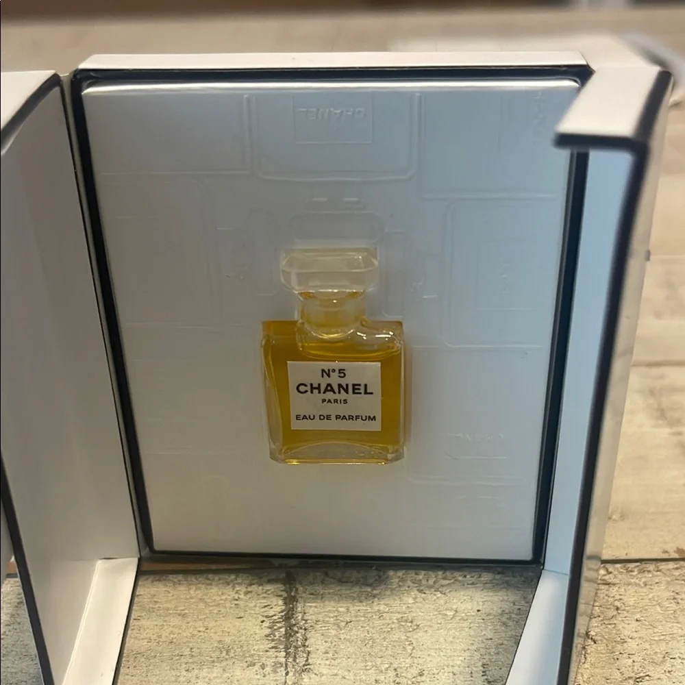 CHANEL N°5 Eau de Parfum - White - Picture 4 of 5